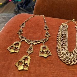 Goldette Vintage goldtone necklace.